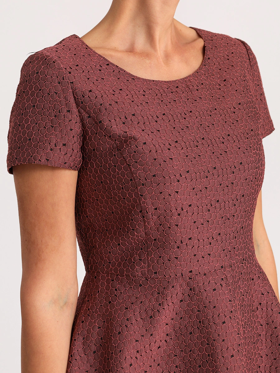 Платье приталенное темно-розового цвета